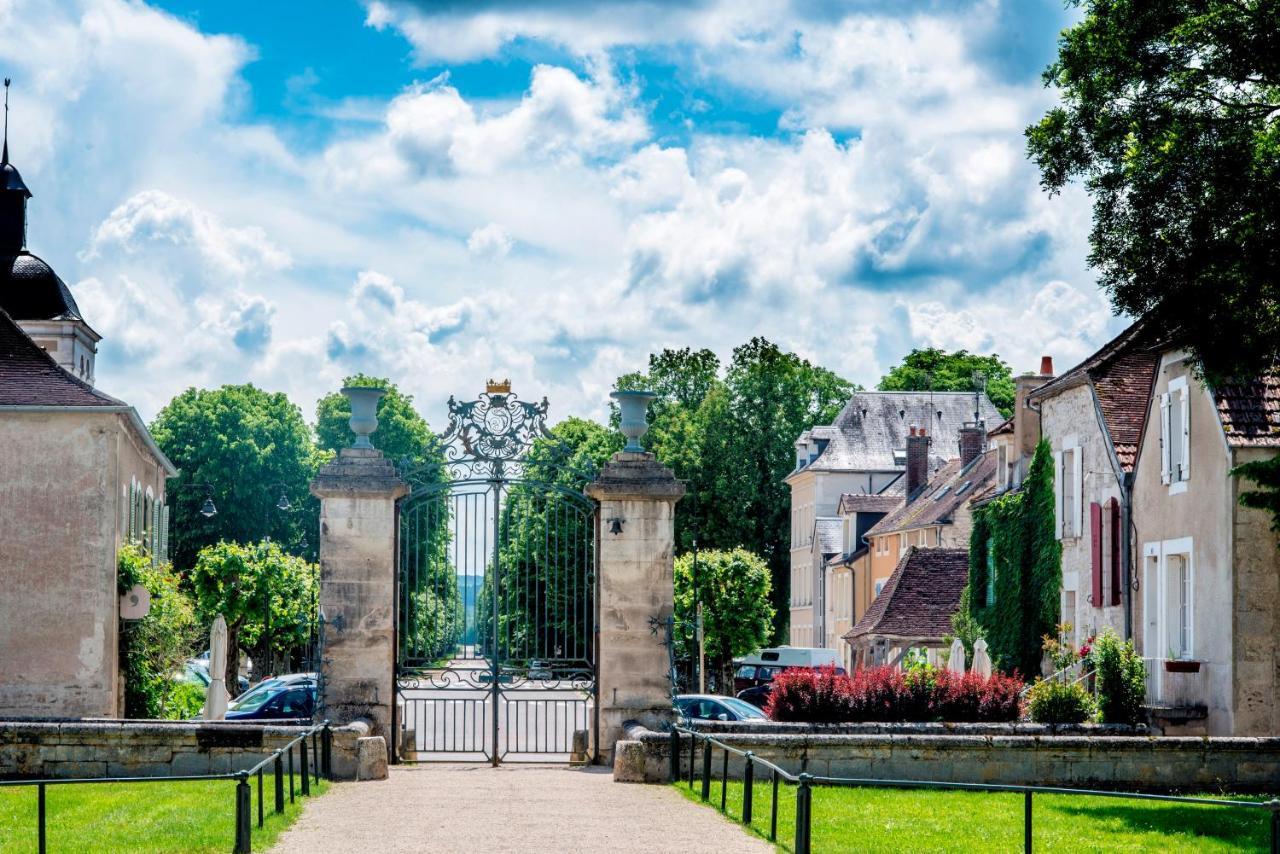 Aupres Du Chateau Tanlay Exterior foto